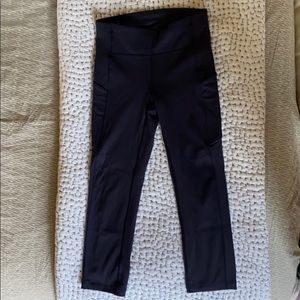 LuluLemon purple cropped leggings size 4